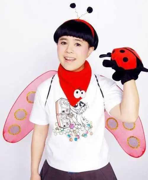 52岁金龟子近照曝光脸上很多老年斑眼角皱纹遍布