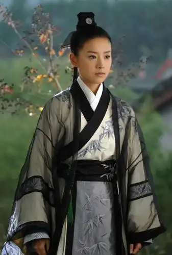 刘诗诗扮男装显冷冽,刘亦菲女扮男装也销魂,谢娜男装跨越古今中外最是