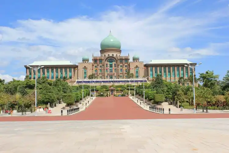 在马来西亚首都吉隆坡参覌首相府 太子广场 粉红水上清贞寺 双子峰