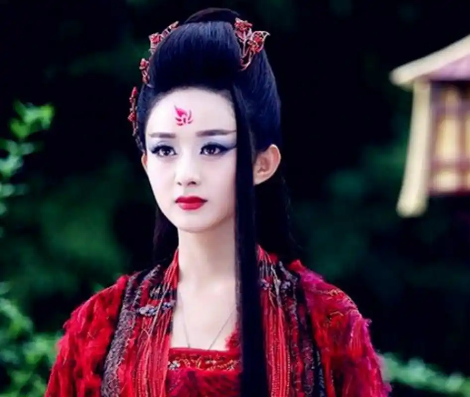 1,赵丽颖 花千骨妖神,世间最后一个神,可她却要经历被抛弃,被唾骂的