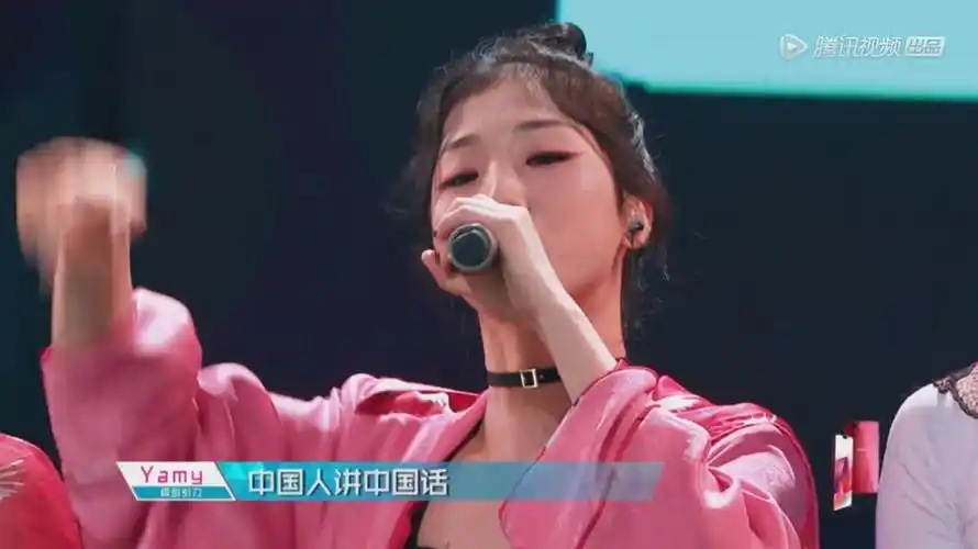 两组女团的c位都非常眼熟,一边的yamy是曾经《中国