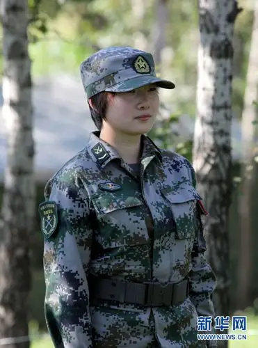女卫生兵她们坚强,自信,她们美丽,温柔,她们是硝烟中