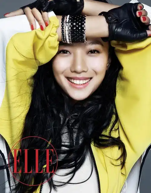 王珞丹变身运动阳光女灿烂笑容显露魅力能量