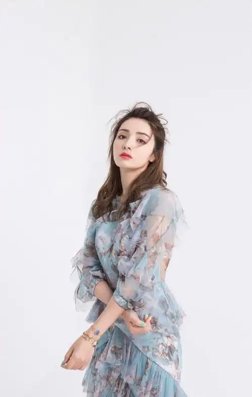 异域风情性感美女麦迪娜清新唯美写真集