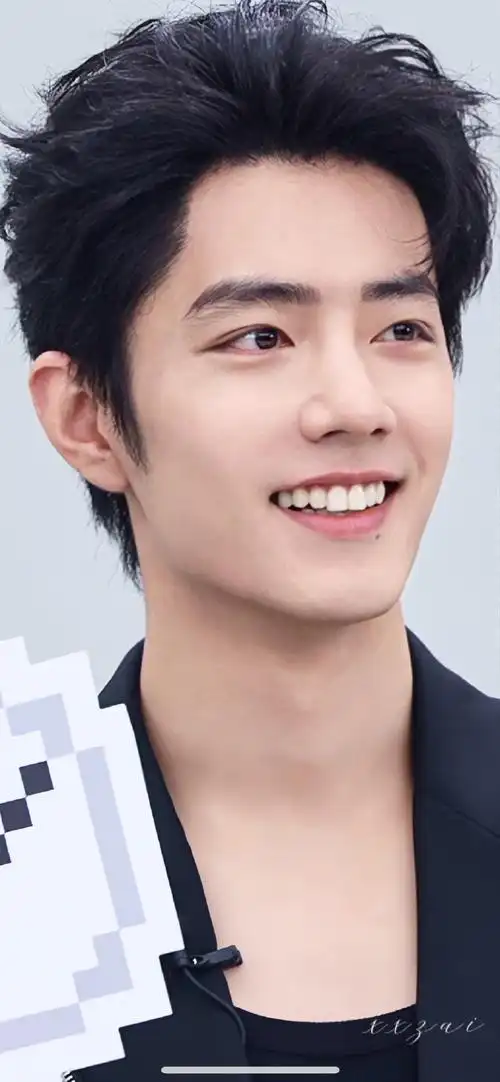 肖战##肖战侧颜低头笑