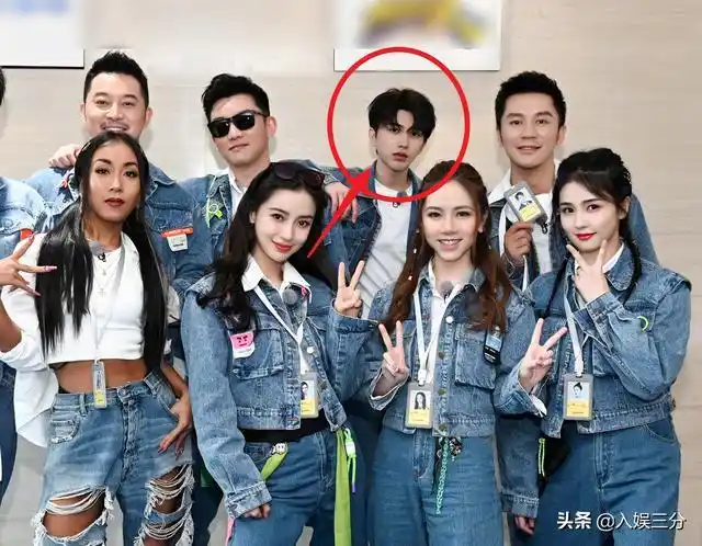 《奔跑吧9》同框照,蔡徐坤真实身高引热议,有没有撒谎很显然