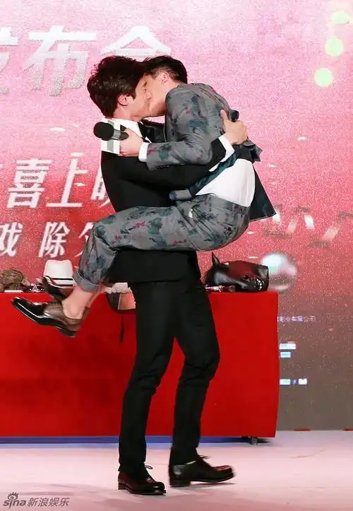 【资讯】蒋劲夫和孙艺洲基情拥吻(有图有视频有真相)