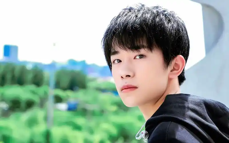 活动  【易烊千玺】和千玺在家的一天.女友视角