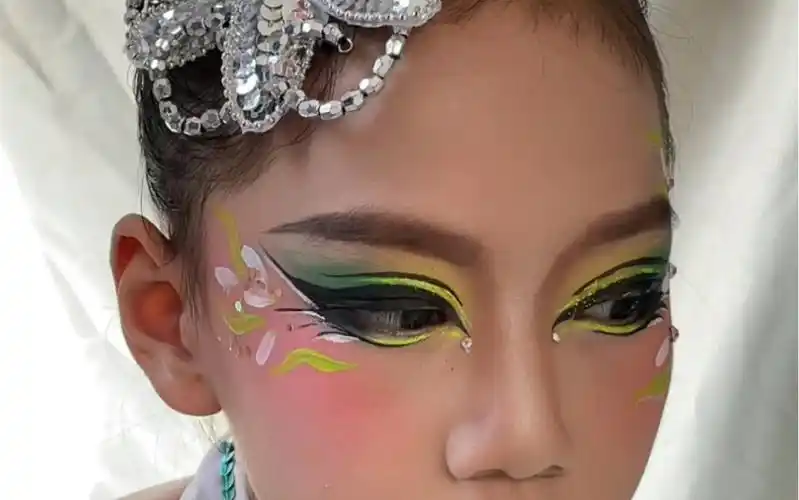 遇到茉莉花,眼部压花妆容