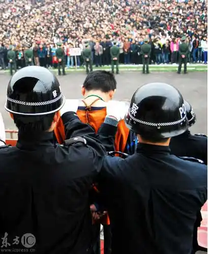 湖南郴州召开公捕公判大会 数万市民到场(组图)