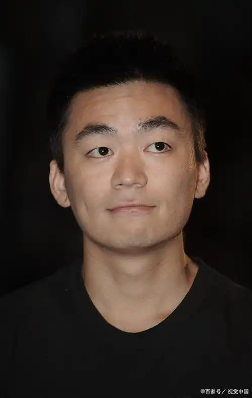 王宝强导演的电影《八角笼中》,点映及预售总票房突破1000万