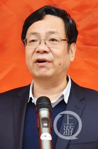 孙公新千沟万壑舞长龙风雨不惧建通途