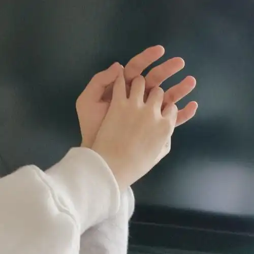 十指相扣心连心头像