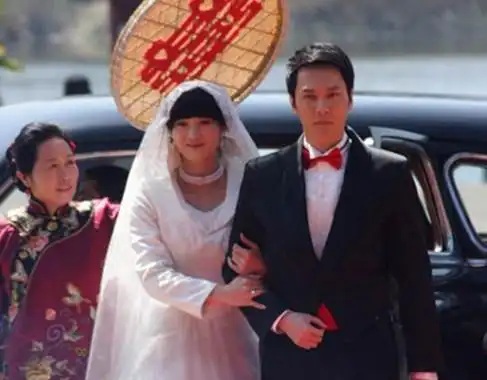 冯绍峰和蔡小兰结婚近三年来爱情家庭事业样样得意,妻子蔡小兰最近