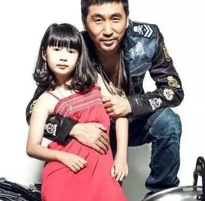 歌星沙宝亮:8岁练杂技"顶坛子",娶了初恋恩爱如初|乐队|再回首|朱娜