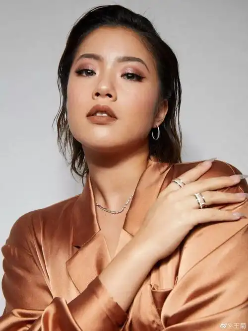 创造101王菊从火遍全国的胖姑娘到暴瘦17斤的性感女郎