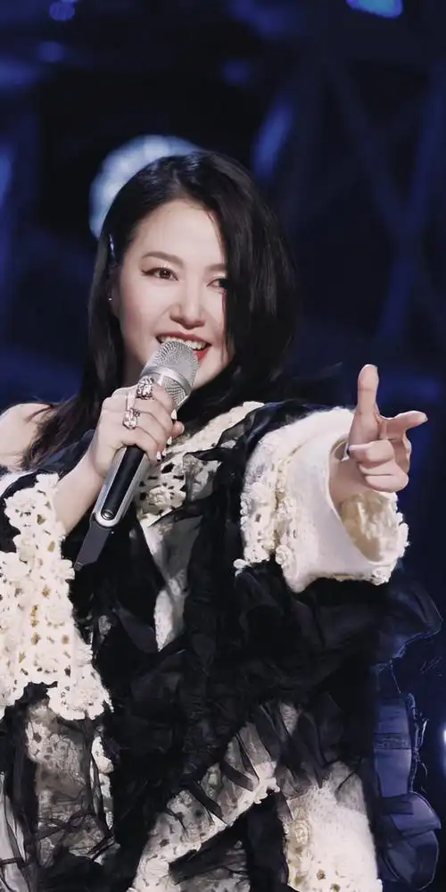 空出时间剪完了成团夜,维维姐毕业快乐话说我本来是为了英子看的浪三