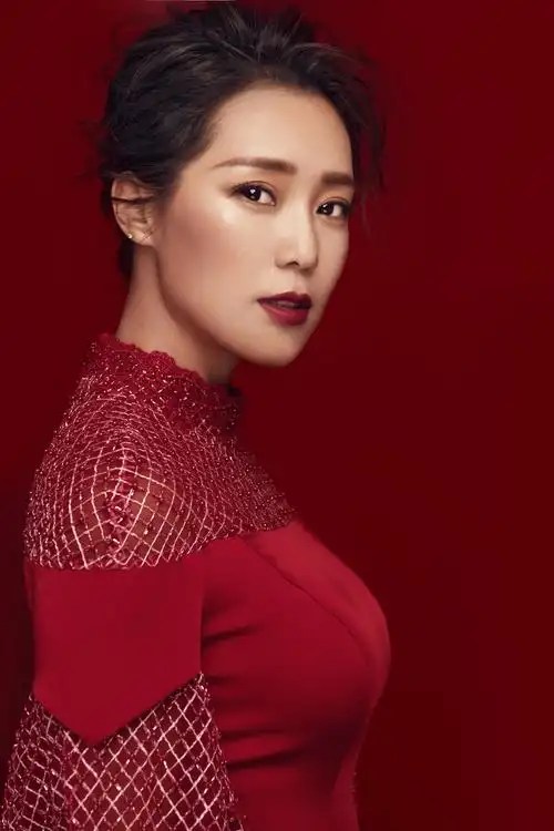 紧扣时代脉搏 云朵唱响《一盏灯》