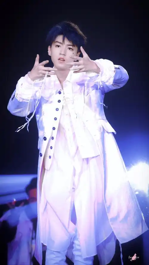 09.22 王俊凯19岁-此刻之外-生日会×cr:logo