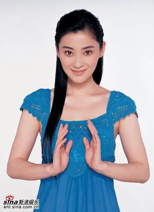 图文梅婷夏日清凉红白蓝三色写真心心相印