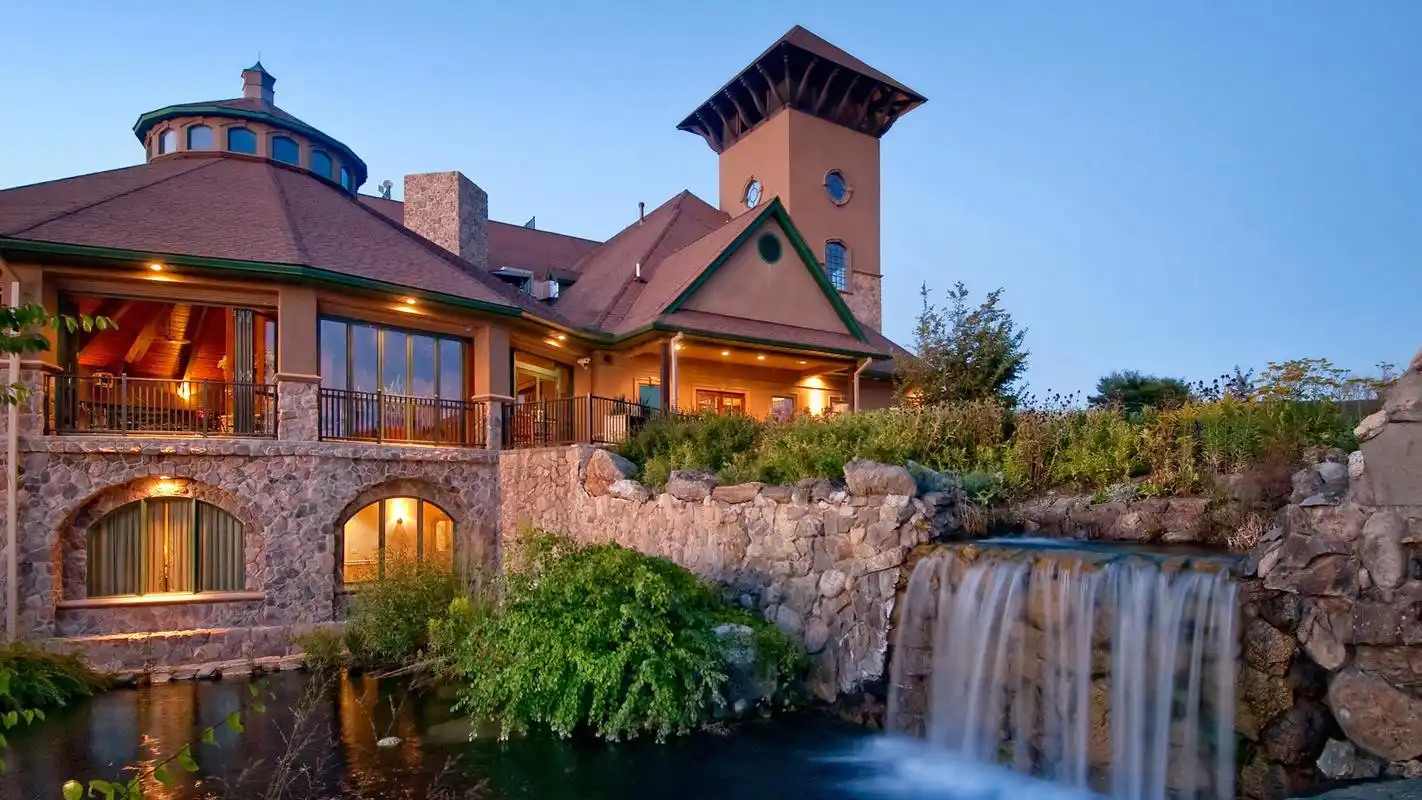 别墅池塘风景桌面壁纸