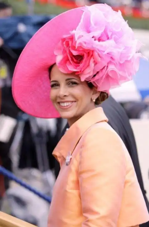 沙特最美王妃不戴面纱不穿长袍热衷慈善甩大28岁中东首富丈夫