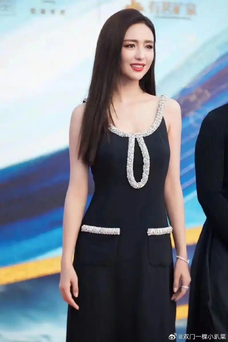 佟丽娅-礼服照.#优雅礼服 #佟丽娅 - 抖音