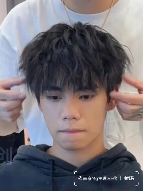 大圈凌乱感男生发型这样烫发不帅都难