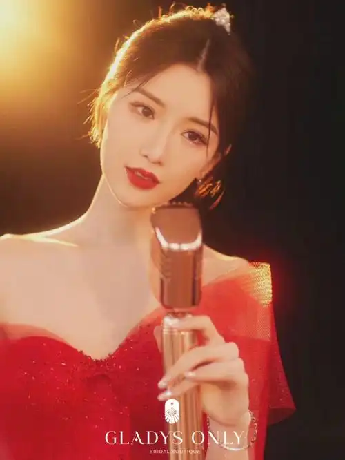 毛晓彤港风美人红裙氛围满满08厦门婚纱礼服