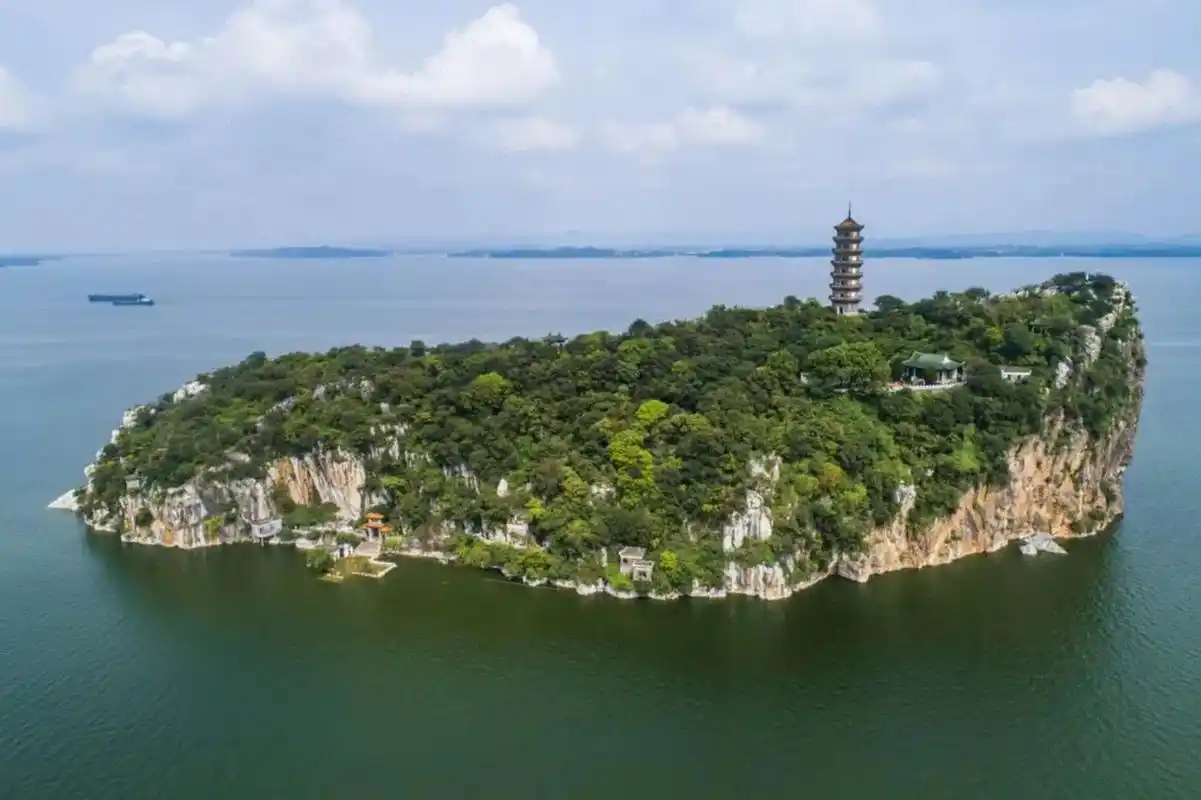 五一来江西放肆嗨#  石钟山景区地处江西省九江市湖口县境内,为辜家