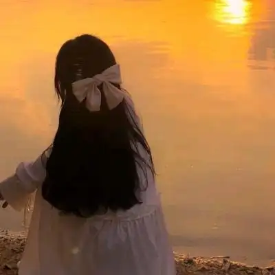 夕阳女头背影 高清唯美的落日女生背影头像图片_女生头像_美头网