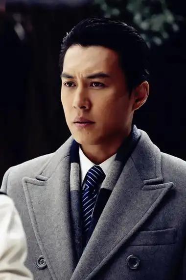 靳东《伪装者》剧照