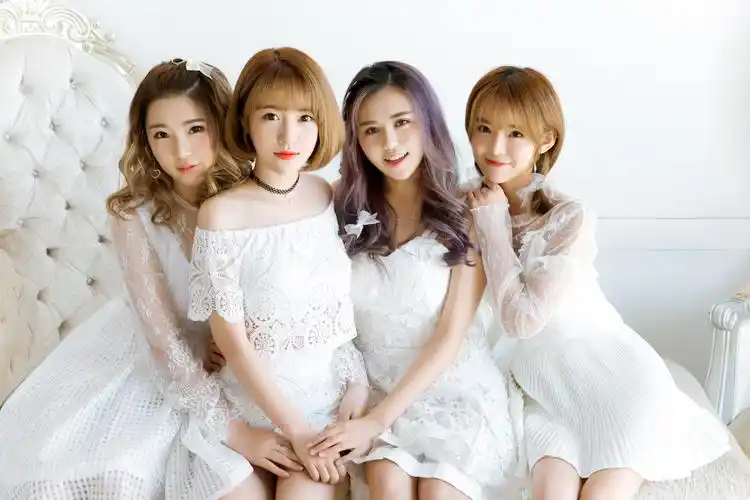 内地组合f20新歌写真曝光 半熟少女风情难挡