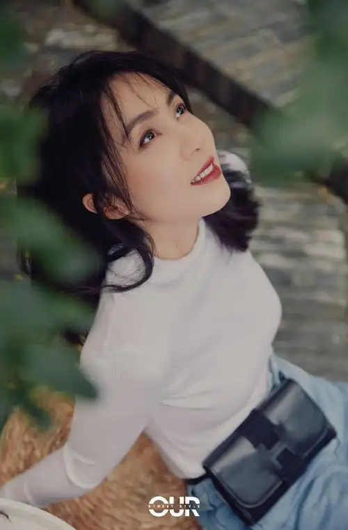 孙莉性感随性写真图片