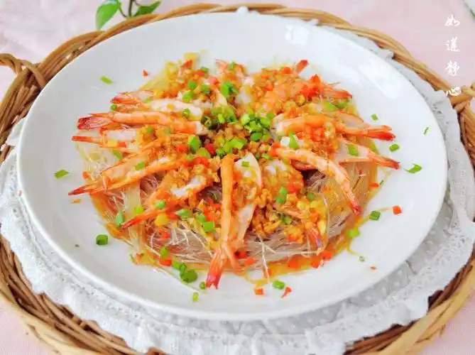 猴年味| 蒜茸粉丝开背虾