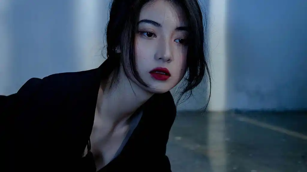 性感撩人的高冷气质美女,高清壁纸图片,大陆美女-回车桌面