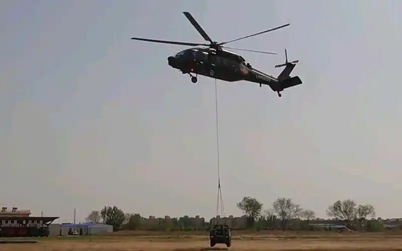 直20直20吊挂全地形车飞行训练