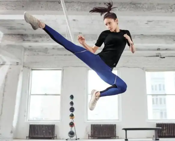 张蓝心这大长腿,穿上"液体裤",再来个一字马,真不给别人留活路