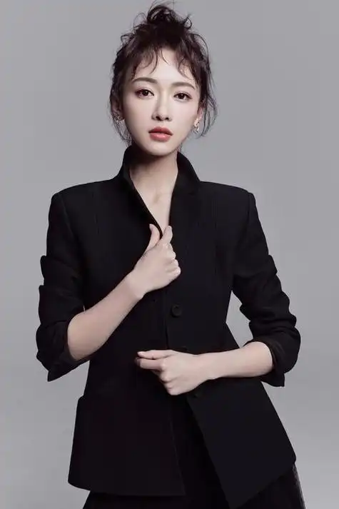 格格巫图片真人(娜扎的"格格巫鼻",张天爱的直角肩,娱圈的"病态审美"