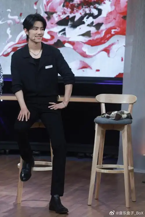 战,黑色也太帅了吧,肖战的大长腿更长了#肖战出席玉骨遥大结局点映礼