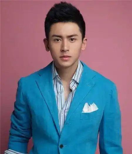 男生子弹头发型增高功能发型