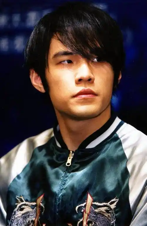 求周杰伦头像原图高清大图,急.