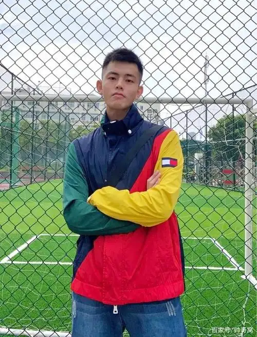 组图:体院运动男生,183身高大长腿,有型又man的气质,太帅了!