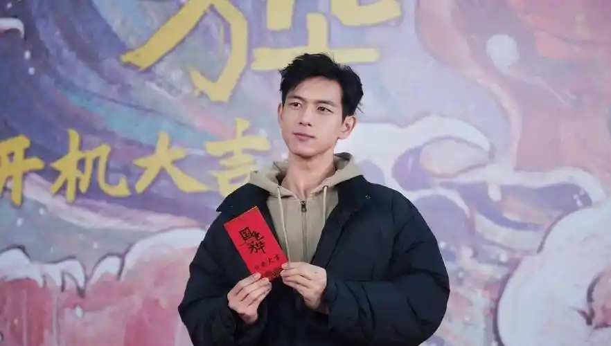 17娱乐瓜:热巴龚俊肖战李现唐嫣罗云熙朱一龙李沁谭松韵田嘉瑞_时尚