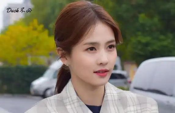 白鹿和李沁长得很像李沁和白鹿是同一人么