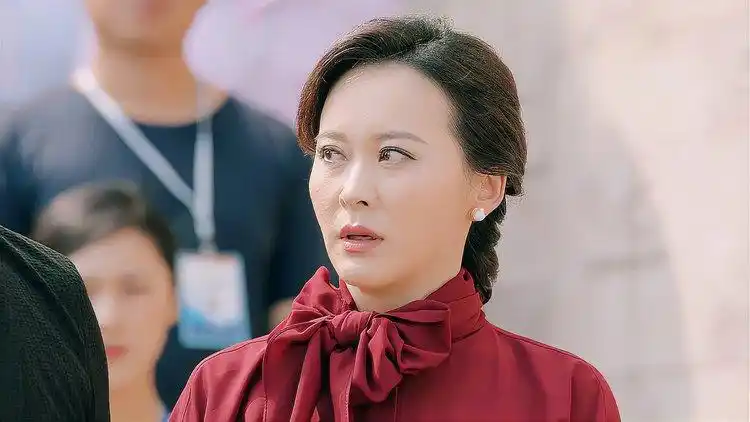 最美的安排:王总平时说话磕巴,没想到为前妻出头,讲话干净利落