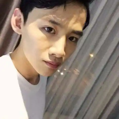 杨洋卸妆后依旧颜值出众,五官帅到没话说!