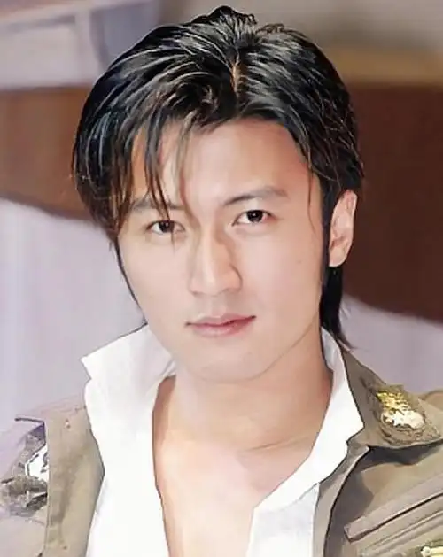 谢霆锋旧照曝光,真的是英俊潇洒,风度翩翩