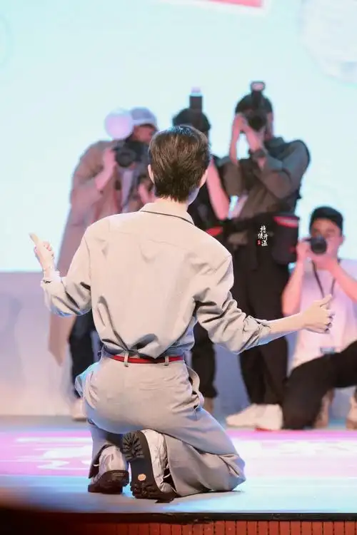 新的一年加油冲呀#肖战#@x玖少年团肖战daytoy