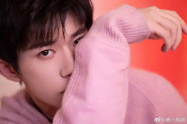 易烊千玺新歌微醺感##易烊千玺粉色毛衣生日写真##易烊千玺4%vol的河